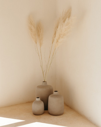 jarrones decorativos con pampas