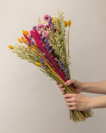 ramo flor seca trendy vibrant mano