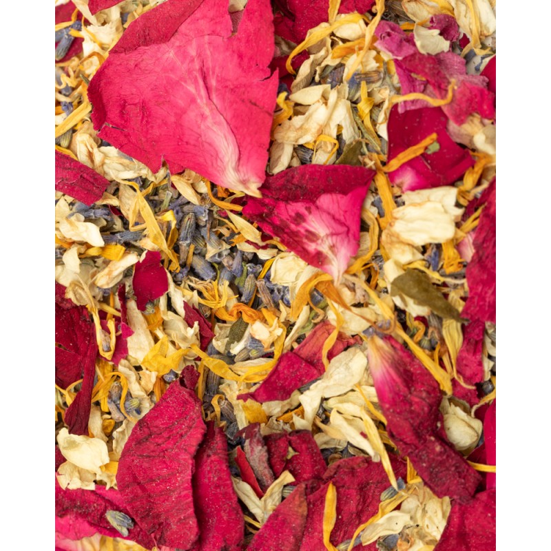 detalle de petalos secos de confeti biodegradable royal