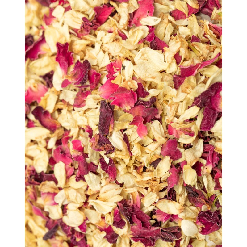 detalle de petalos de flores secas para bodas burgundy special