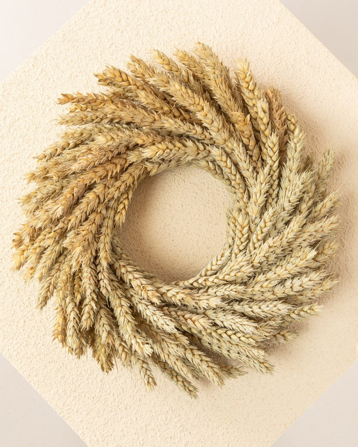 Corona de espigas de trigo secas