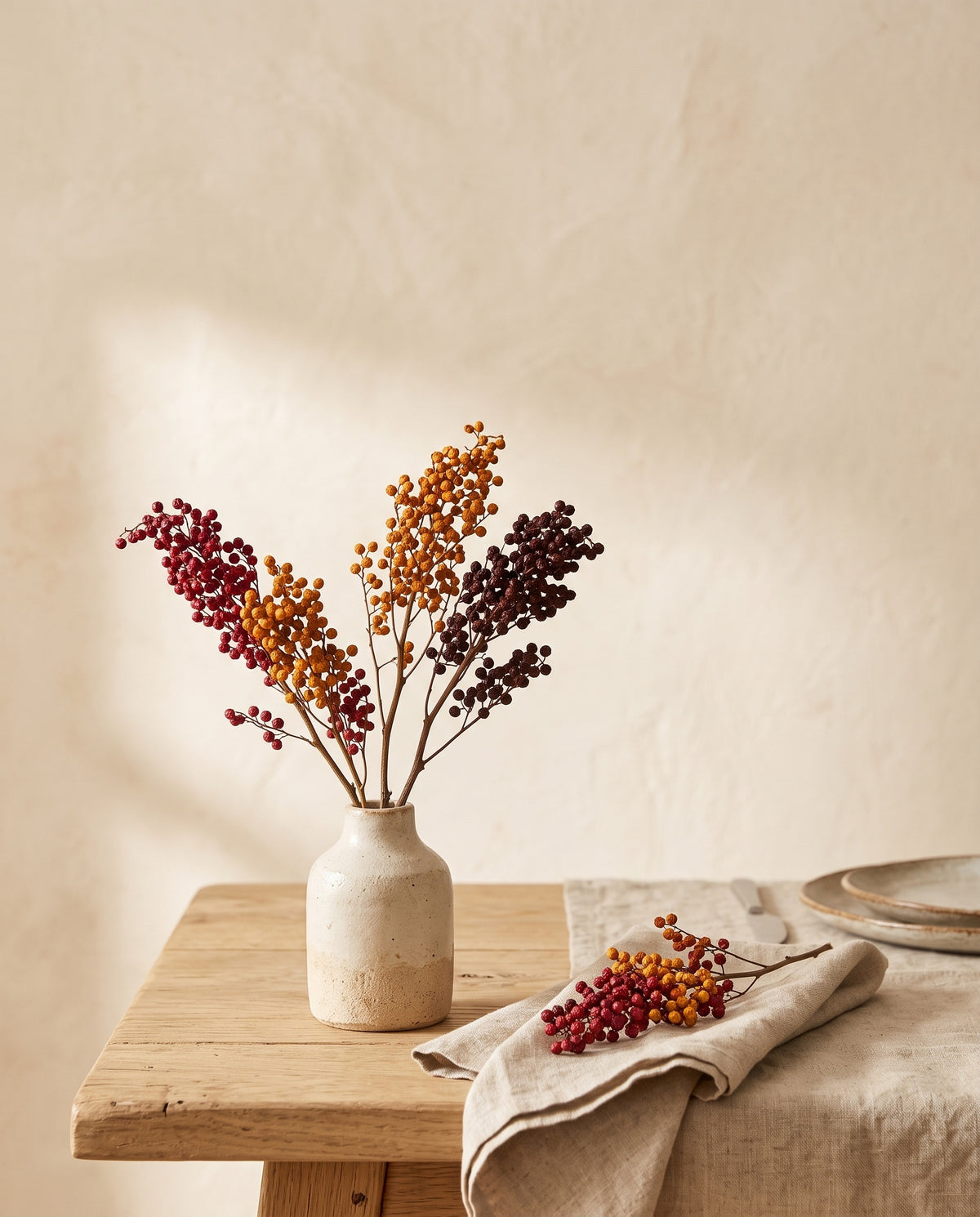 Idea de uso: falsa pimienta seca otoñal (rojo, burdeos y naranja) decorando. Velas y accesorios no incluidos.